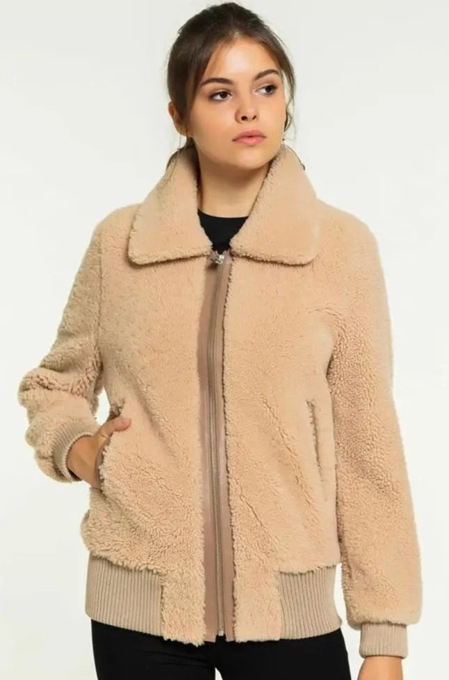 Womes Shearling Jacket Wool Coat Short Fur Jacket Women Winter Coats Beige Coat