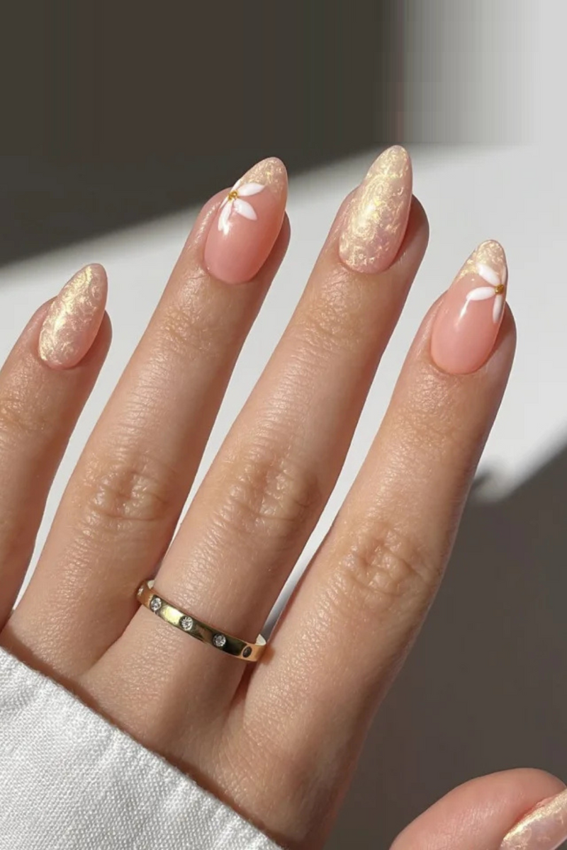 White Flowers Gold Pearlescent Almond False Nails Detachable Finished Fake Nails Press on Nails