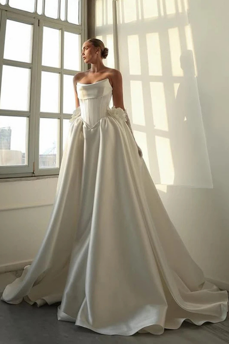 Elegant Long Wedding Dresses A-Line Bridal Gowns Strapless Pearls Gowns