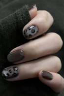 24Pcs Short Round Head Press Nails with Black Dot Design False Nails Simple Detachable Nails Tips