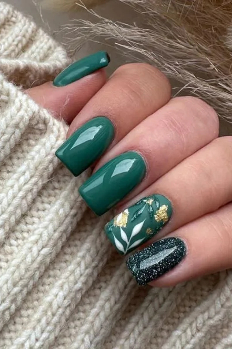 24Pcs Mid-length Square Fake Nail Green Leaves Design False Nails with Glitter Powder Wearable Full Cover Press on Nail Tips