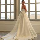 Elegant Long Wedding Dresses A-Line Bridal Gowns Strapless Pearls Gowns