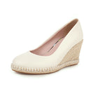 White wedge shoe with jute sole on a white background, Obroi