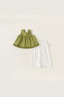 Green top and white pants on a light beige background, Obroi