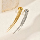 Gold and silver chain earrings on a textured beige surface, Obroi