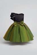 Green dress with a large black bow on a light gray background, Obroi