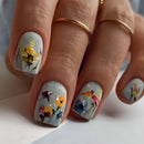 Nails with floral design on a light background, Obroi