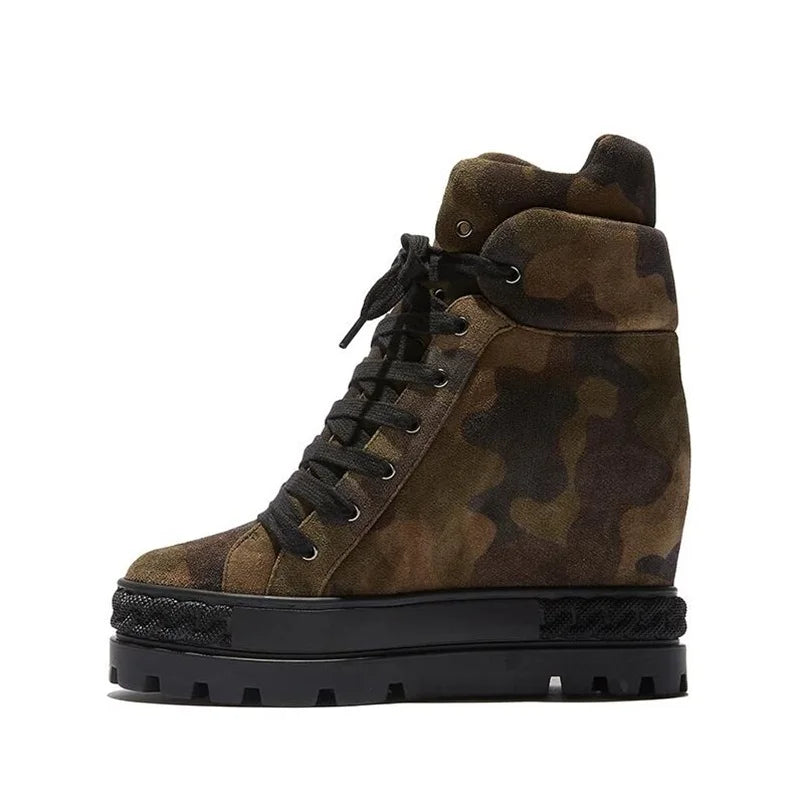 Camouflage-patterned boot with black sole on a white background, Obroi
