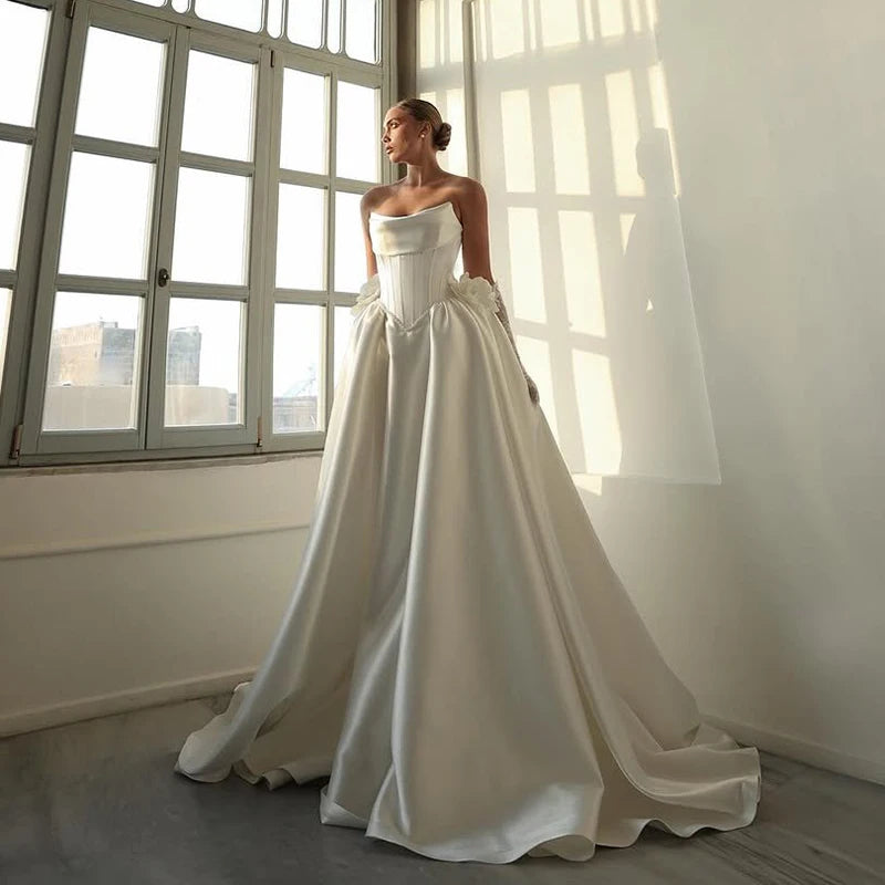 Elegant Long Wedding Dresses A-Line Bridal Gowns Strapless Pearls Gowns