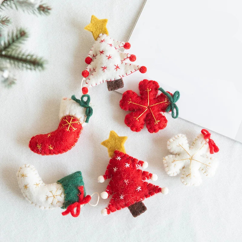 Felt Christmas ornaments on a white surface, Obroi