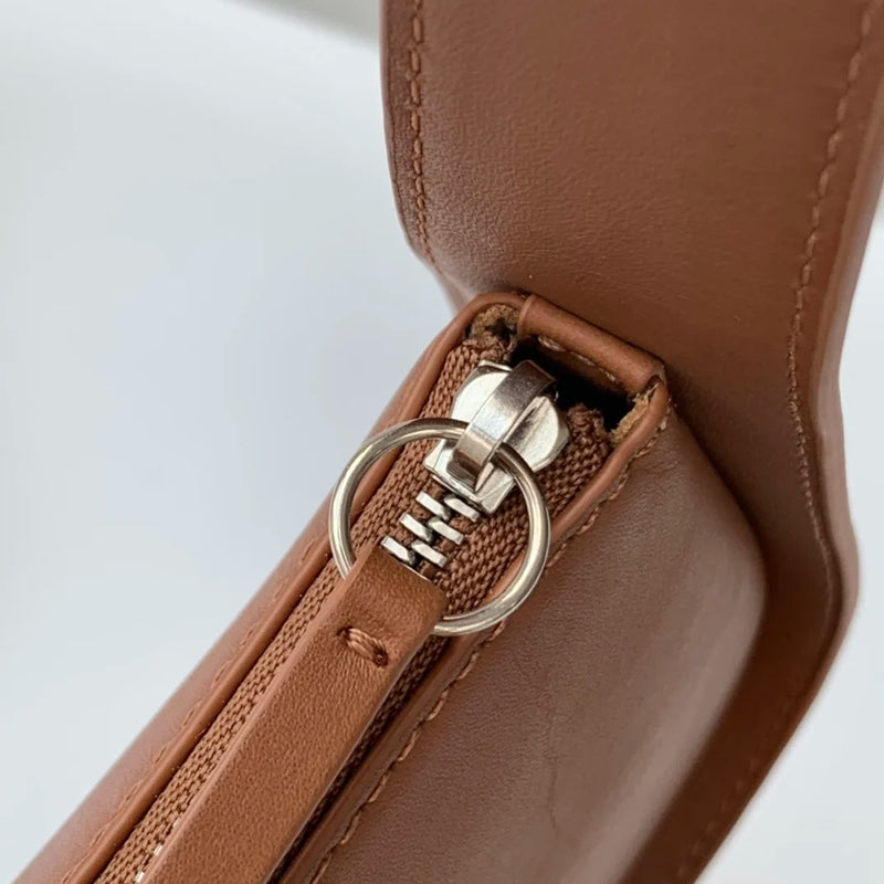 First Layer Leather Moon-shaped Ladies Handbag Top Layer Mini Underarm Bag