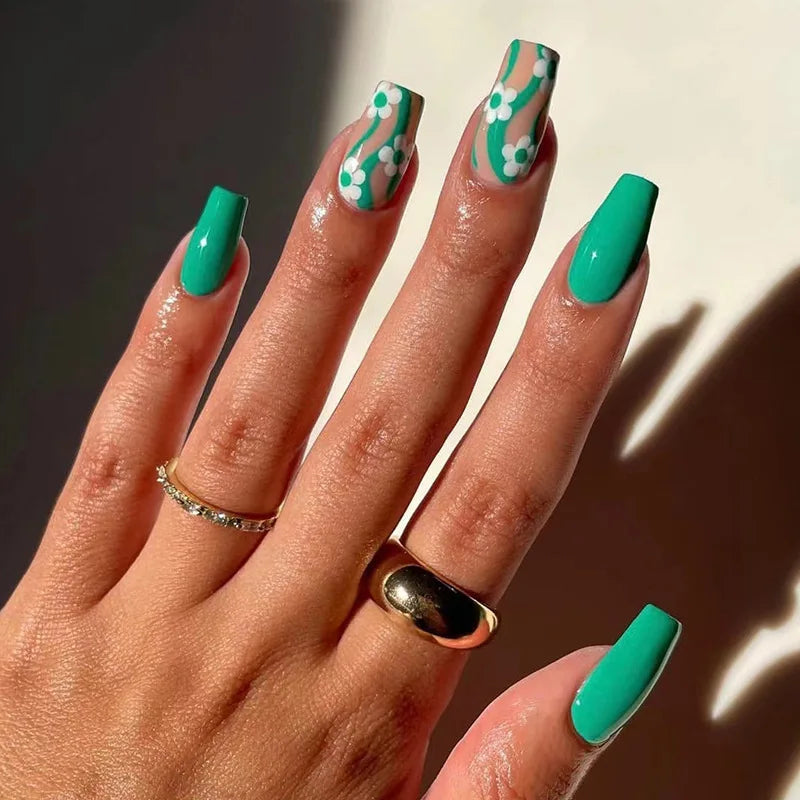 Waves Design Wearable Nail Art Glossy Fake Nails Short Ballet Finished False Nails Press on Nails with Glue