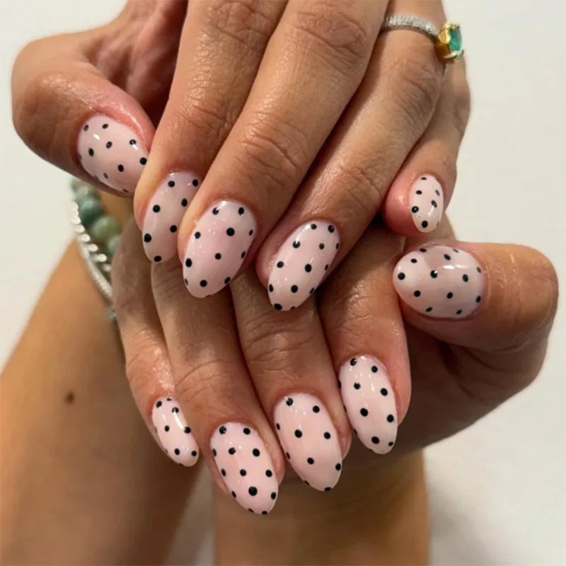 24Pcs Short Round Head Press Nails with Black Dot Design False Nails Simple Detachable Nails Tips