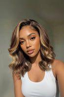 Woman with wavy hair and a neutral background, Obroi