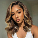 Woman with wavy hair and a neutral background, Obroi