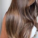 Close-up of wavy brown hair with subtle highlights on a neutral background, Obroi