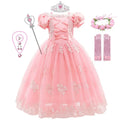 A pink princess costume set for girls, featuring a tulle ball gown with lace appliques, a silver tiara, a wand, a heart-themed necklace, pink satin opera gloves, and a pink floral headband, all arranged on a white background, Obroi