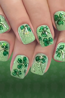Nails with green shamrock designs on a matching green background, Obroi