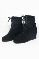 Black wedge boots with laces on a white background, Obroi