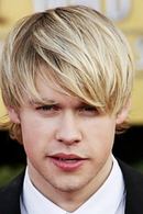 Person with blonde hair wearing a suit and tie, Obroi